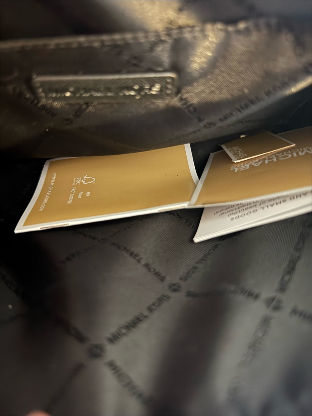 Jet Set Large Saffiano Crossbody bag with gold chain. - Picture 6 of 11